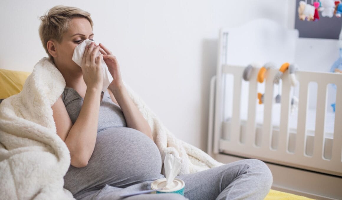 Qué le pasa al bebé si la madre tiene COVID-19 durante el embarazo