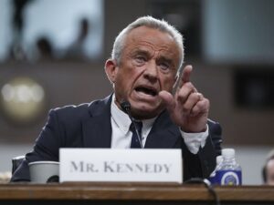 Robert Kennedy Jr. desconcierta al Congreso con una frase insólita sobre salud en plena crisis de sarampión