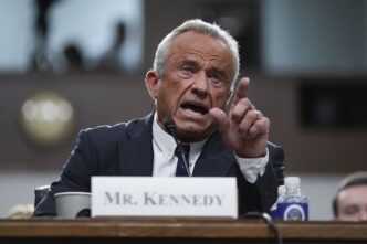 Robert Kennedy Jr. desconcierta al Congreso con una frase insólita sobre salud en plena crisis de sarampión | Planeta 16 Robert Kennedy Jr. desconcierta al Congreso con una frase insólita sobre salud en plena crisis de sarampión