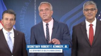RFK Jr. revierte las recomendaciones de la vacuna contra la COVID-19 para niños sanos y embarazadas en EE.UU.