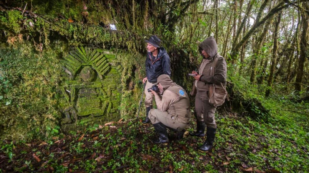 Durante una expedición en 2022, el equipo logró documentar una de las estructuras ocultas de Gran Pajatén