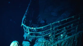 La proa del Titanic, fotografiada en 1986, revela las cicatrices del tiempo y los efectos del óxido submarino tras décadas de silencio