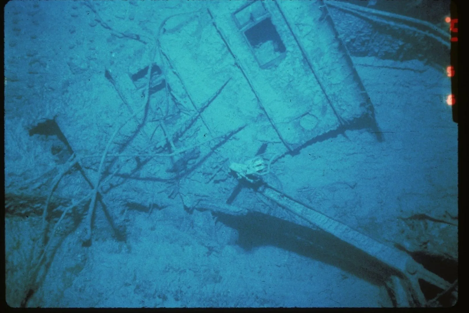 La imagen del casco oxidado apareció en la pantalla en plena madrugada, era el primer indicio del Titanic en más de 70 años