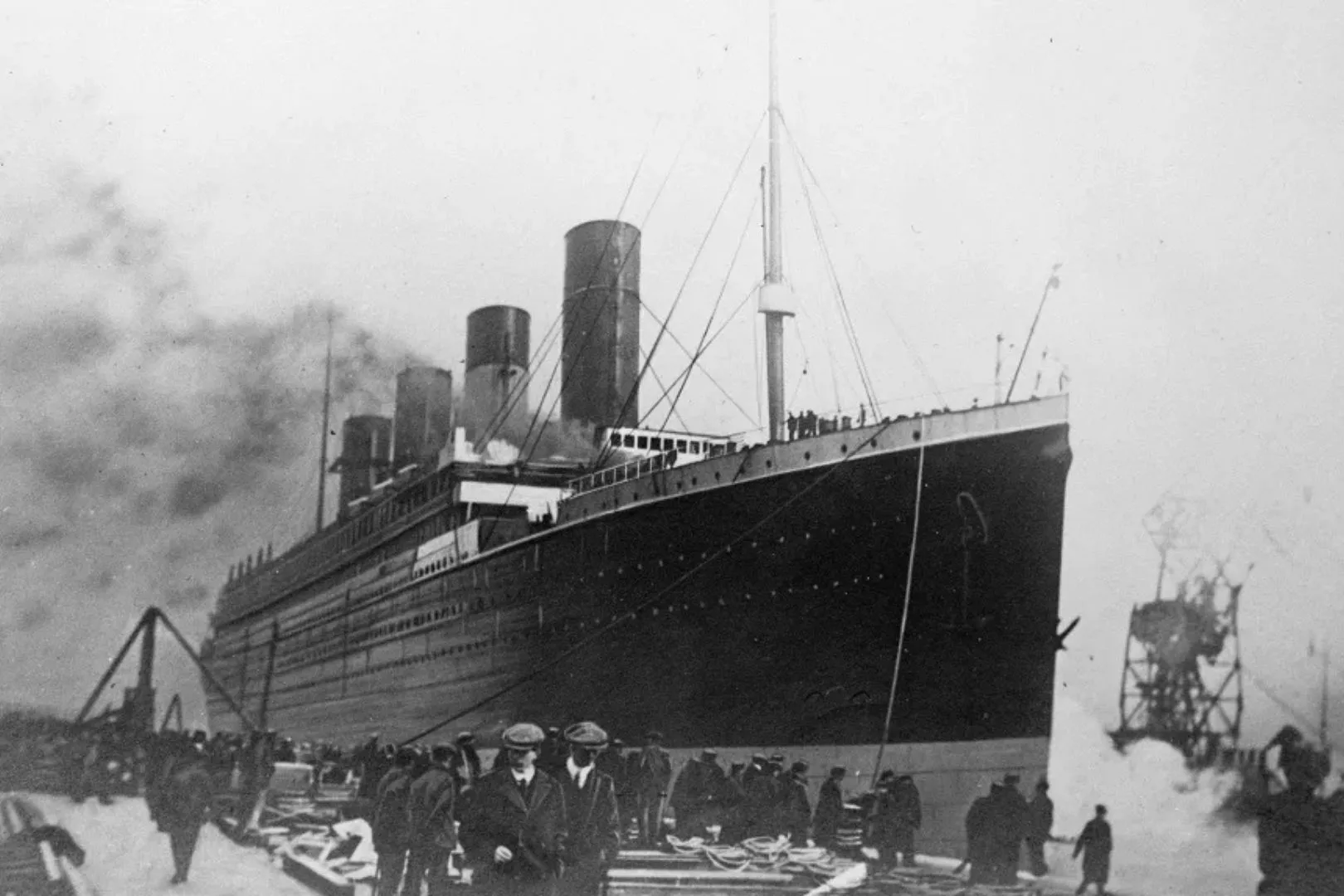 El Titanic parte del puerto de Southampton el 10 de abril de 1912 en su viaje inaugural