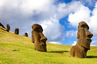 Moais