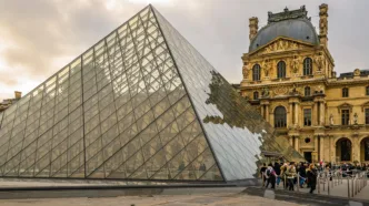Se llevan joyas imperiales del Louvre en solo 7 minutos
