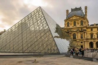 Se llevan joyas imperiales del Louvre en solo 7 minutos