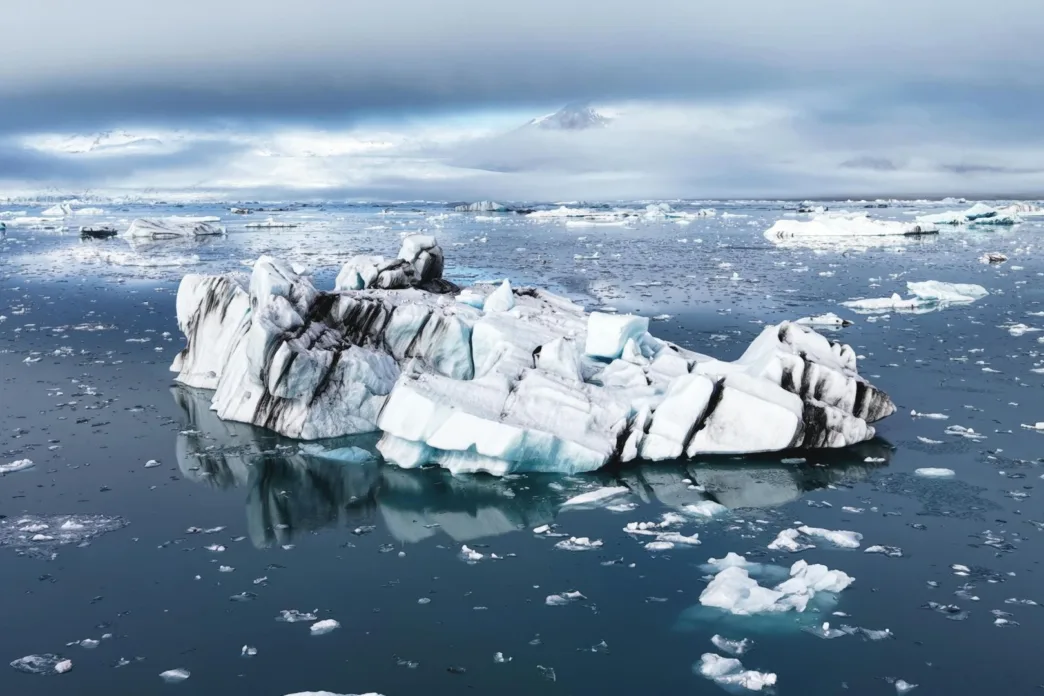 Mientras el deshielo del permafrost avanza, un nuevo estudio revela un hallazgo que podría reescribir los pronósticos climáticos más alarmistas