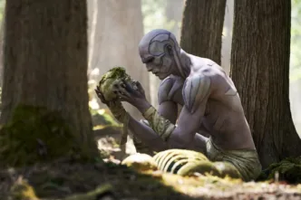 Jacob Elordi en el papel de Frankenstein