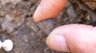 Arqueólogos hallan la prueba más antigua de que los humanos fabricaban fuego con herramientas