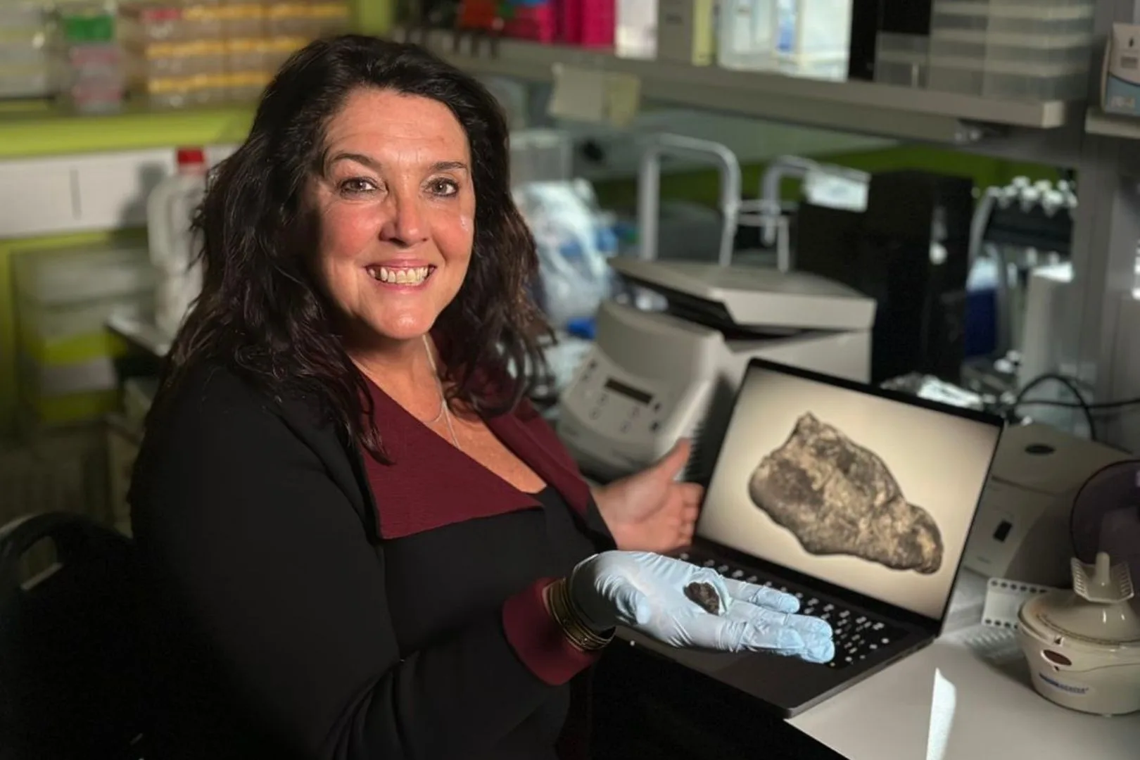 La historiadora británica Bettany Hughes dio a conocer el hallazgo en un episodio reciente de su serie documental