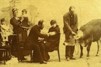 Cuando Francesc Piguillem vacunó a cuatro niños en 1800 no imaginaba que estaba encendiendo el proceso que cambiaría la salud pública del país