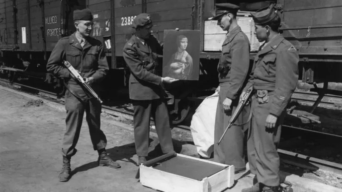 Los Monuments Men originales lograron recuperar en 1945 la célebre obra La dama del armiño (1489-1491), de Leonardo da Vinci, que había sido saqueada por los nazis en Polonia durante la ocupación